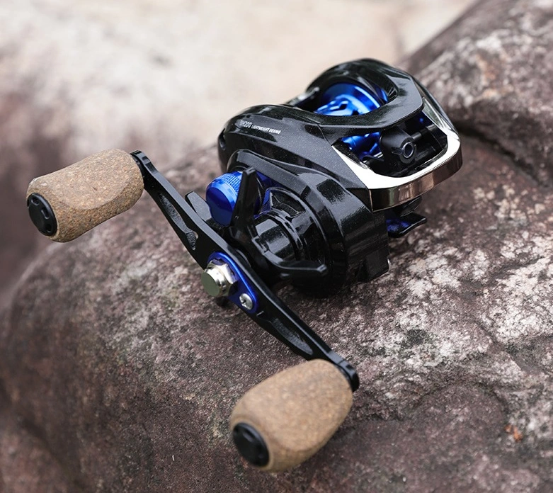 Left-Handed Fishing Reel with Spool Made of Lightweight Metal and Low Profile Carbon Fiber Ai21348